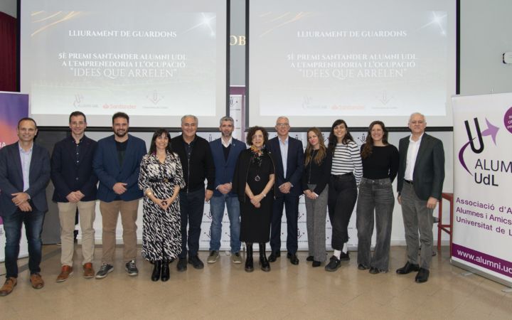 97-FOTO GRUP JURAT-RECTORA-GUARDONADES -2